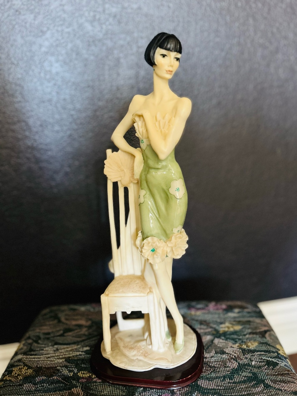 Giuseppe Armani "Girl With A Chair" Art Deco Resin Statue (15.5" Tall)